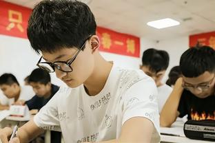 申京：我们喜欢向老将们学习 我爱强硬的教练&他能把我骂醒